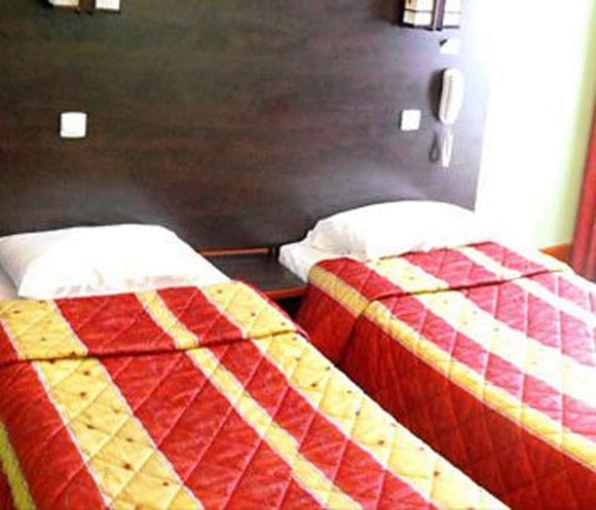 Imagen de la habitación del Hotel Cambrai. Foto 8