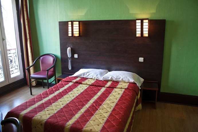 Imagen de la habitación del Hotel Cambrai. Foto 13