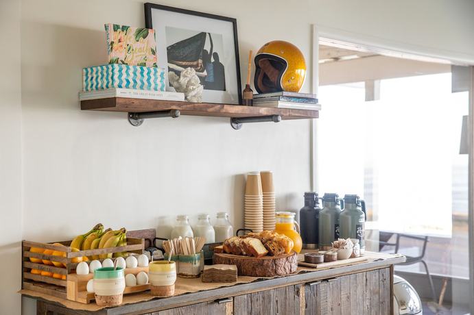 Imagen del bar/restaurante del Hotel Cambria Beach Lodge. Foto 2