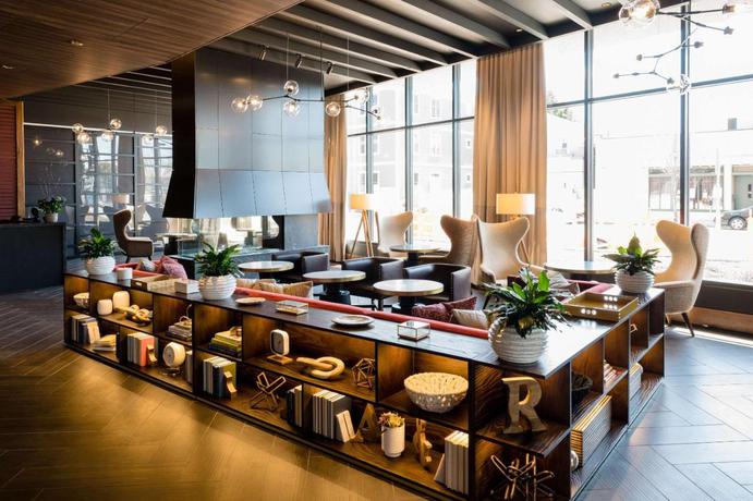 Imagen de los interiores del Hotel Cambria Boston Somerville. Foto 6