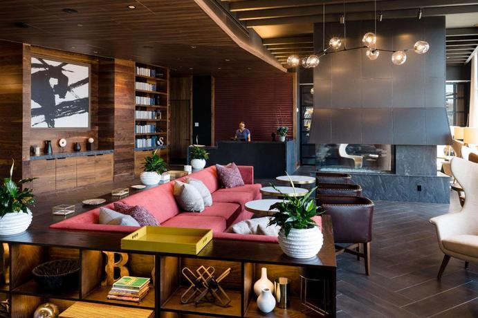 Imagen de los interiores del Hotel Cambria Boston Somerville. Foto 7