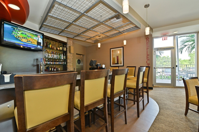 Imagen del bar/restaurante del Hotel Cambria Hotel Ft Lauderdale, Airport South & Cruise Port. Foto 2