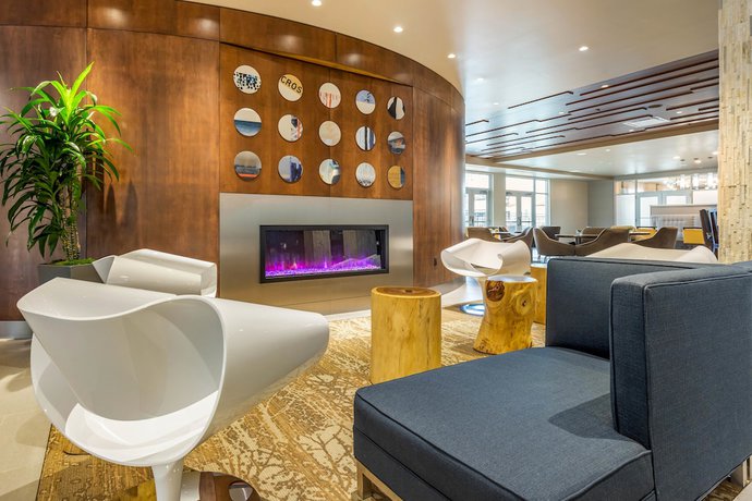 Imagen de los interiores del Hotel Cambria Milwaukee Downtown. Foto 19