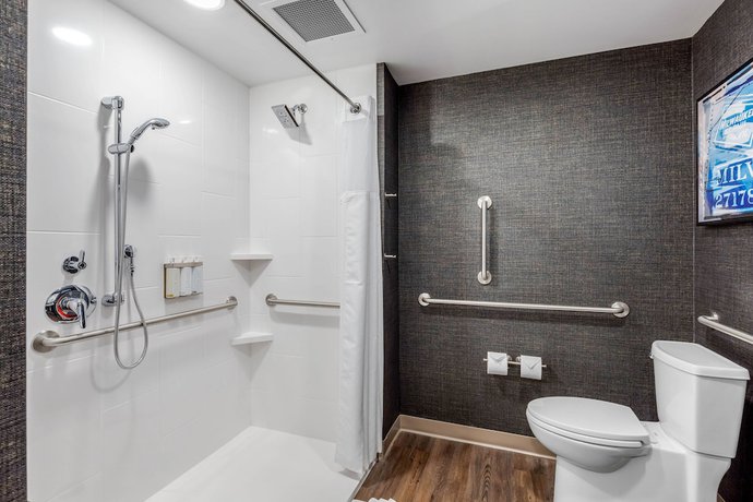 Imagen de la habitación del Hotel Cambria Milwaukee Downtown. Foto 8