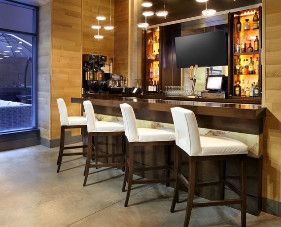 Imagen del bar/restaurante del Hotel Cambria New York - Chelsea. Foto 7