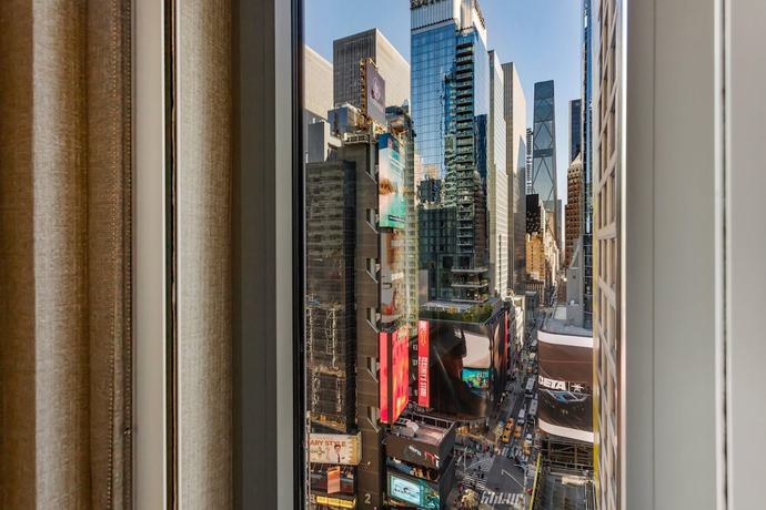 Imagen de los exteriores del Hotel Cambria New York Times Square. Foto 10