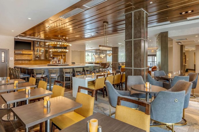 Imagen del bar/restaurante del Hotel Cambria Orlando Universal Blvd. Foto 3