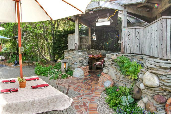 Imagen del bar/restaurante del Hotel Cambria Pines Lodge. Foto 3