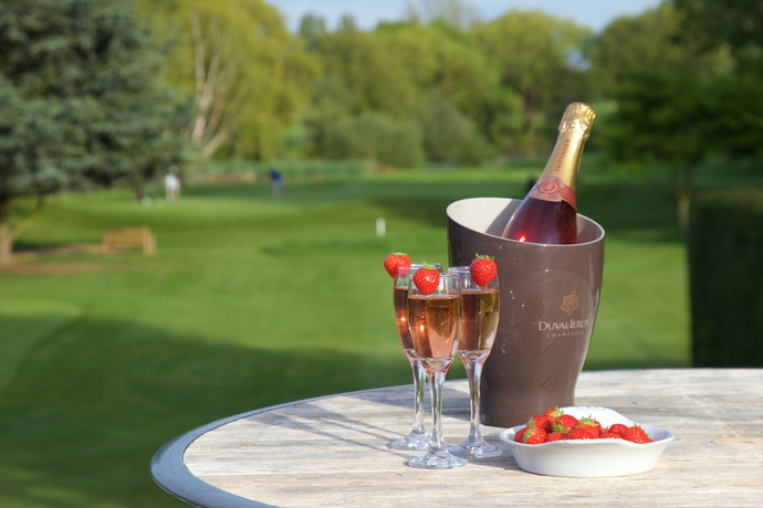 Imagen del bar/restaurante del Hotel Cambridge Bar Hill , Bw Signature Collection. Foto 5