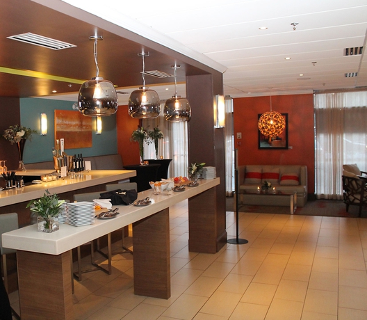 Imagen del bar/restaurante del Hotel Cambridge Suites. Foto 2