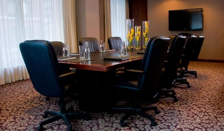 Imagen de los interiores del Hotel Cambridge Suites Toronto. Foto 11