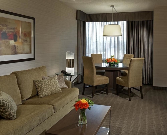 Imagen de los interiores del Hotel Cambridge Suites Toronto. Foto 12