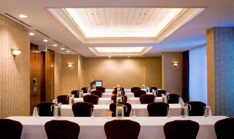 Imagen de los interiores del Hotel Cambridge Suites Toronto. Foto 13