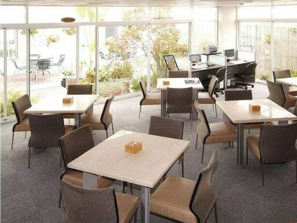 Imagen del bar/restaurante del Hotel Cambridge - Yung Kang. Foto 17