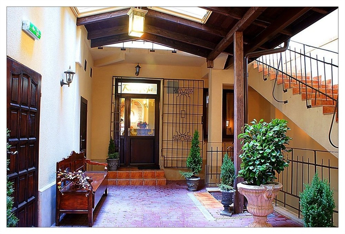 Imagen de los exteriores del Hotel Camea. Foto 3