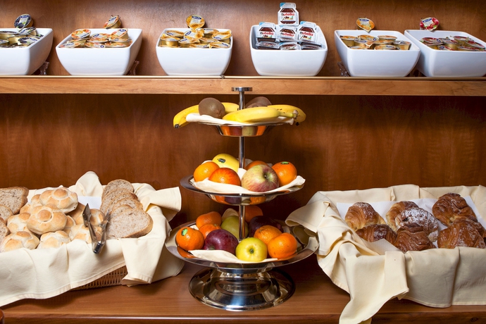 Imagen del bar/restaurante del Hotel Camelia. Foto 3