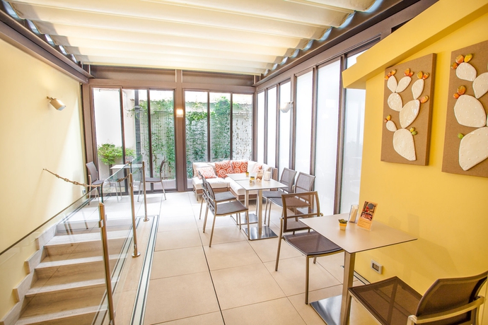 Imagen del bar/restaurante del Hotel Camelia. Foto 4