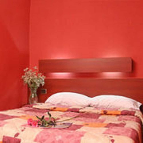 Imagen de la habitación del Hotel Camelia International. Foto 4