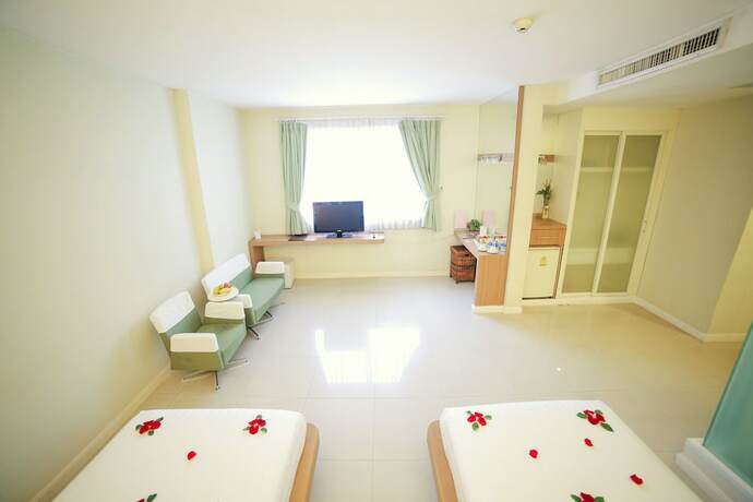Imagen de la habitación del Hotel Camellia Princess. Foto 3