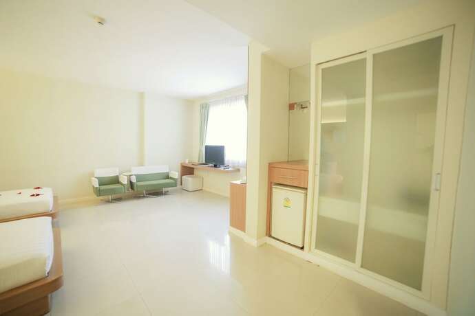 Imagen de la habitación del Hotel Camellia Princess. Foto 6