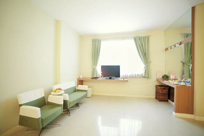 Imagen de la habitación del Hotel Camellia Princess. Foto 9