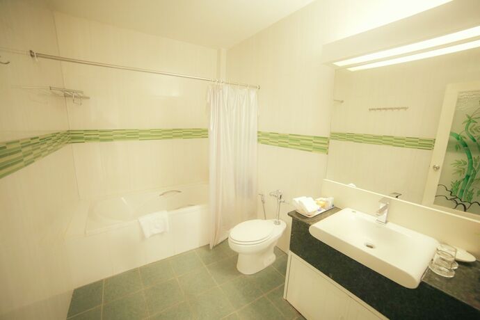 Imagen de la habitación del Hotel Camellia Princess. Foto 10