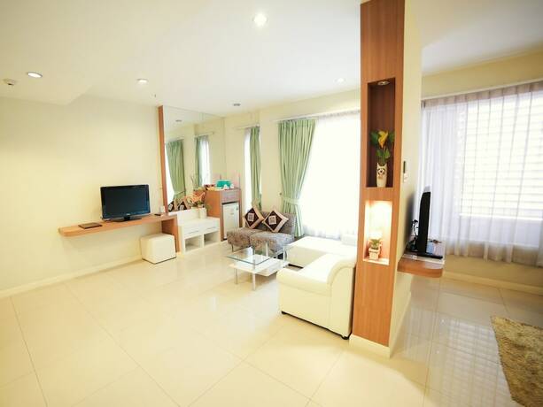 Imagen de la habitación del Hotel Camellia Princess. Foto 11