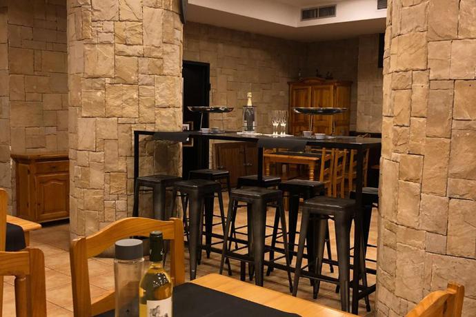 Imagen del bar/restaurante del Hotel Camel.lot. Foto 4