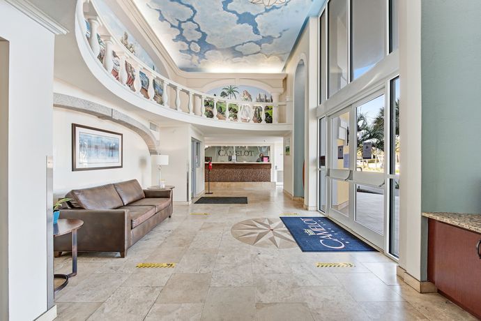 Imagen de los interiores del Hotel Camelot By The Sea By Oceana Resorts. Foto 17