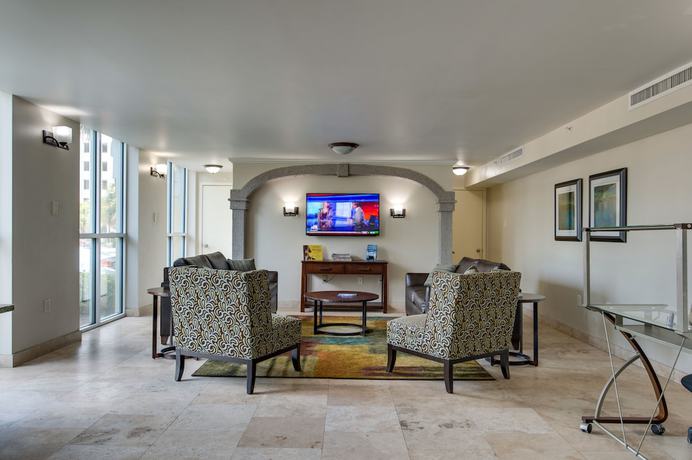 Imagen de los interiores del Hotel Camelot By The Sea By Oceana Resorts. Foto 20
