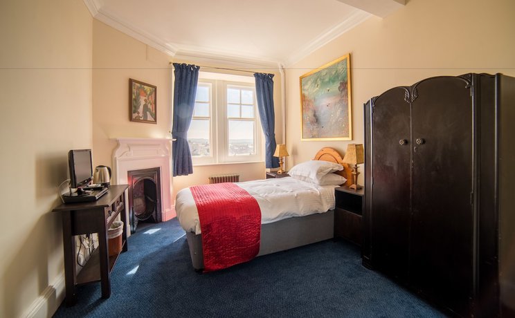 Imagen de la habitación del Hotel Camelot Castle. Foto 10