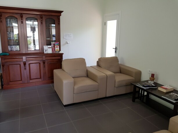 Imagen del bar/restaurante del Hotel Camelot Cottages. Foto 18