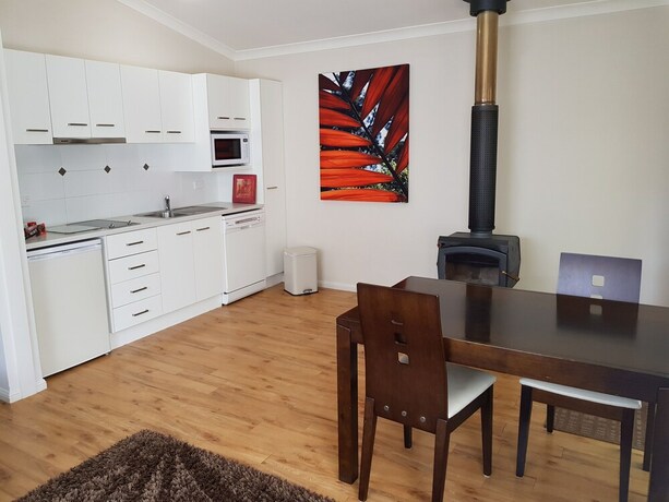 Imagen de la habitación del Hotel Camelot Cottages. Foto 35