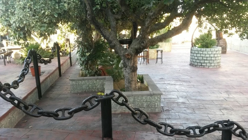 Imagen de los exteriores del Hotel Camelot. Foto 13