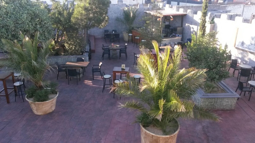 Imagen de los exteriores del Hotel Camelot. Foto 14