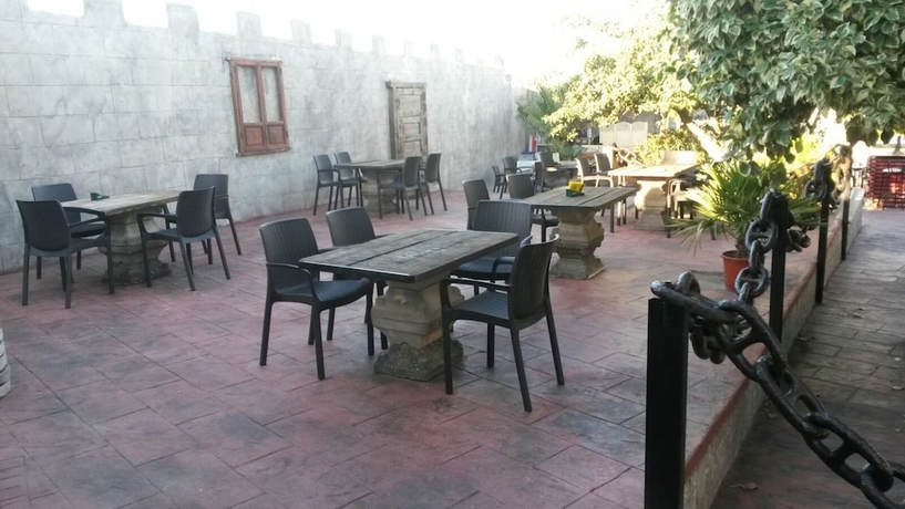 Imagen de los exteriores del Hotel Camelot. Foto 15
