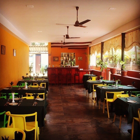 Imagen del bar/restaurante del Hotel Camelot Fantasy Resort. Foto 2