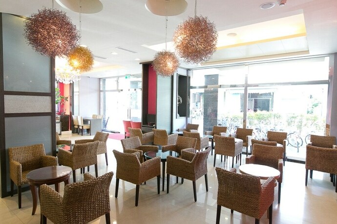 Imagen de los interiores del Hotel Camelot Inn, Jian. Foto 30