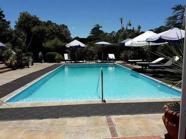 Imagen de la piscina del Hotel Camelot, PUNTA DEL ESTE. Foto 19