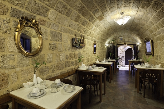 Imagen del bar/restaurante del Hotel Camelot Traditional and Classic. Foto 2