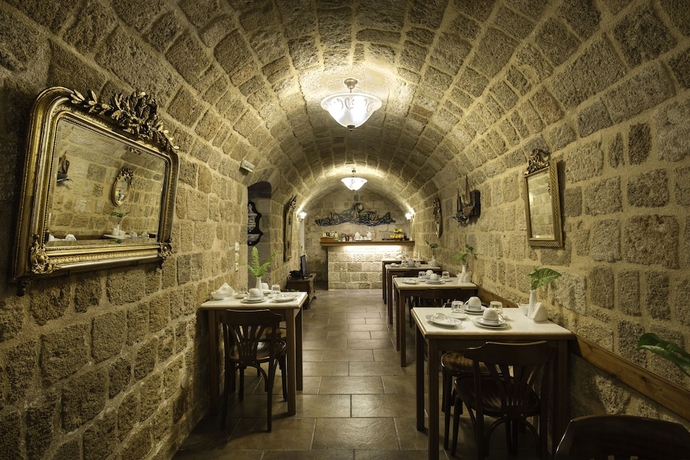 Imagen del bar/restaurante del Hotel Camelot Traditional and Classic. Foto 4