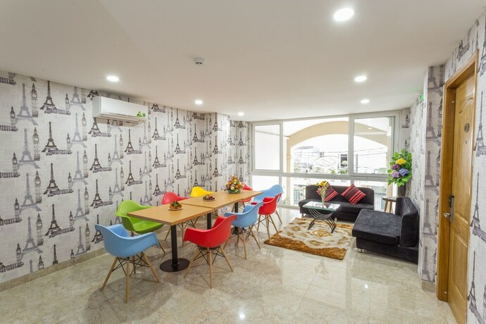 Imagen del bar/restaurante del Hotel Camila. Foto 12