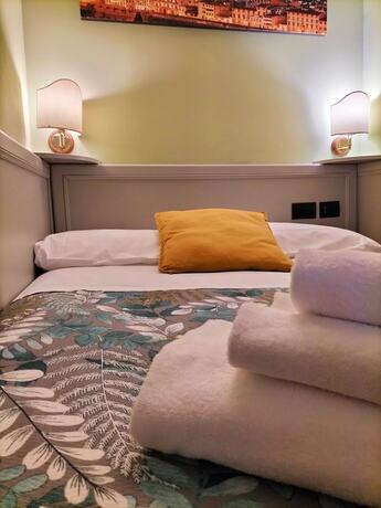 Imagen de la habitación del Hotel Camilla. Foto 15