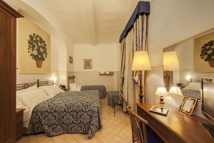 Imagen de la habitación del Hotel Camilla Guelfa. Foto 4