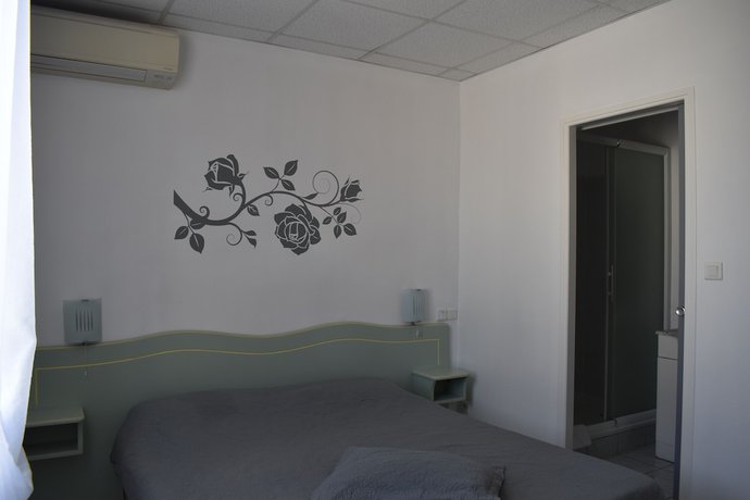 Imagen de la habitación del Hotel Camille. Foto 7