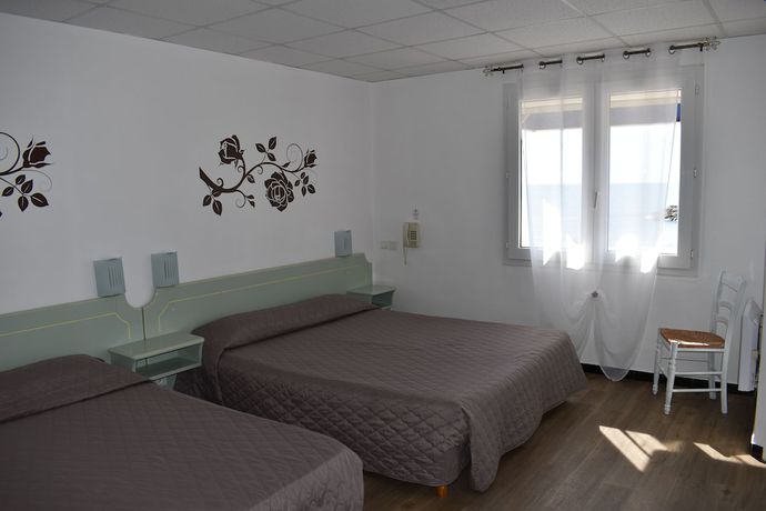 Imagen de la habitación del Hotel Camille. Foto 12