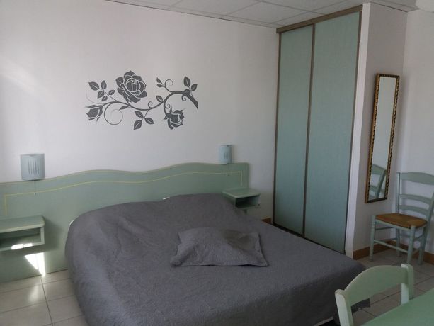 Imagen de la habitación del Hotel Camille. Foto 16