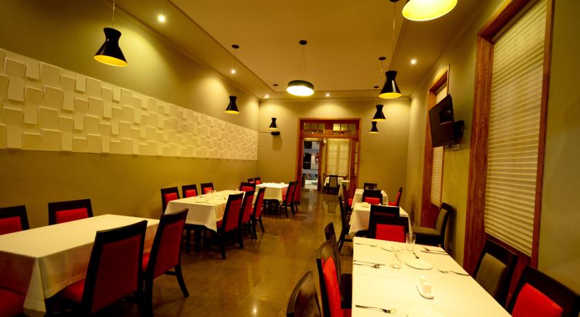 Imagen del bar/restaurante del Hotel Camino Plaza. Foto 3