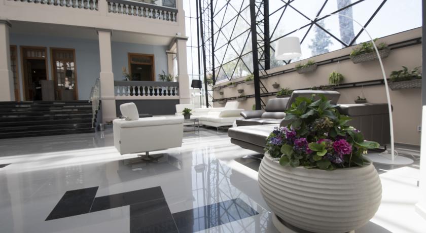 Imagen de los interiores del Hotel Camino Plaza. Foto 8