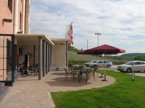 Imagen de los exteriores del Hotel Camino Real, DUEÑAS. Foto 5